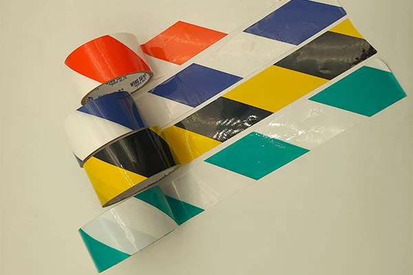 Nastro di avvertenza: la guardia visiva vitale per la sicurezza pubblica e dei lavoratori