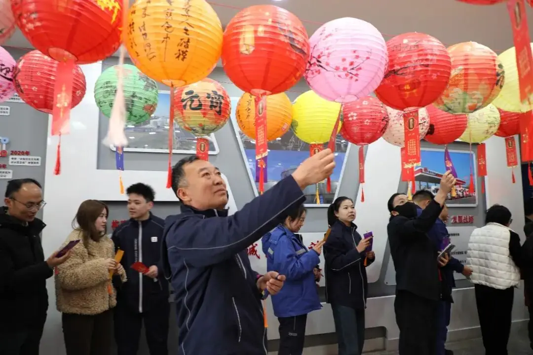 La riunione celebra il calore primaverile