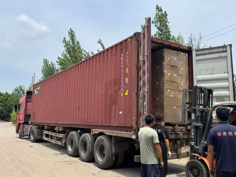 40.000 rotoli di nastro di alta qualità spediti direttamente in Giappone: ordine estero consegnato con successo