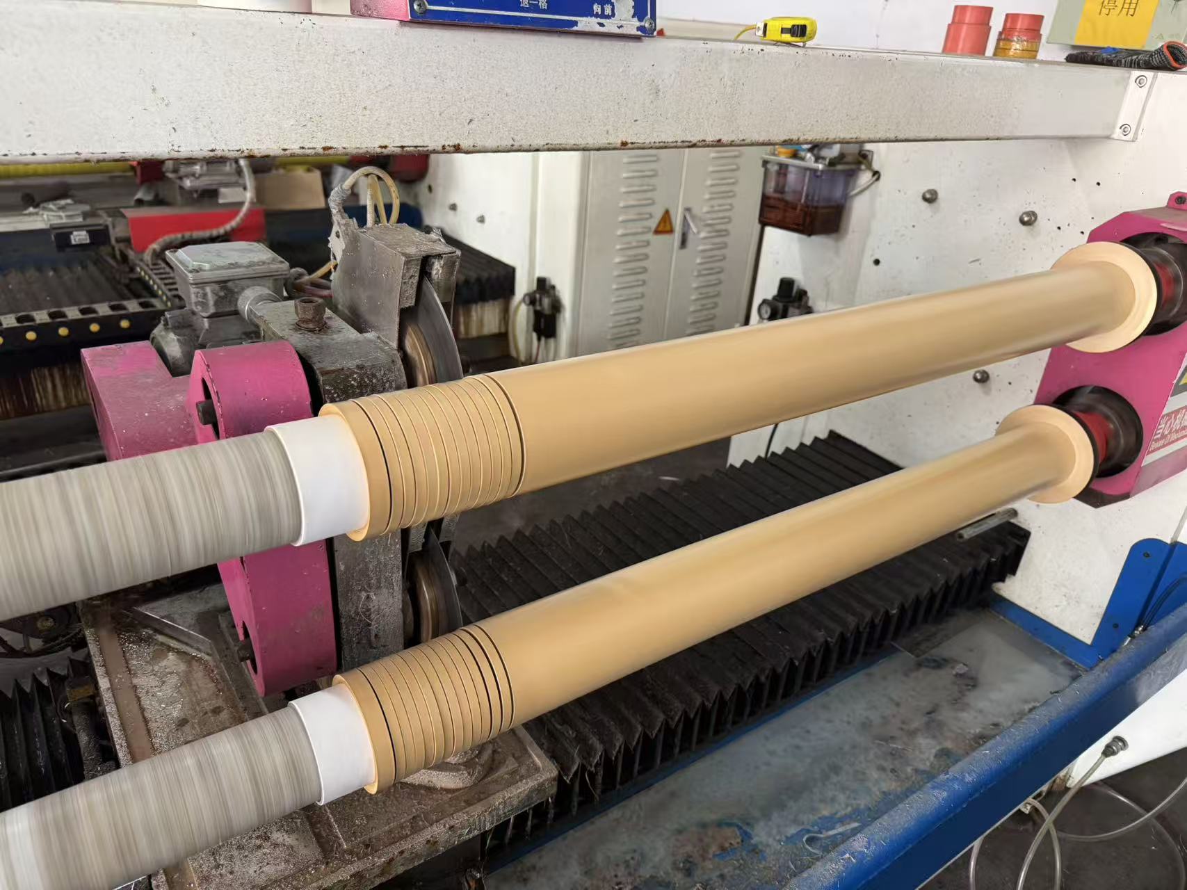 La volatilità delle materie prime dà forma a nuovi modelli per la produzione di nastri adesivi industriali